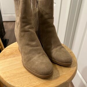 Universal Thread Light Brown Ankle Booties